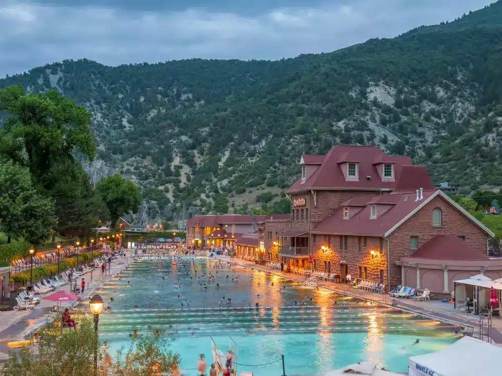 Glenwood Hot Springs in Colr